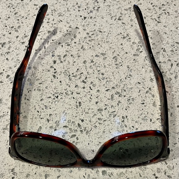 Ray-Ban Wayfarer Classic Sunglasses - Picture 2 of 9